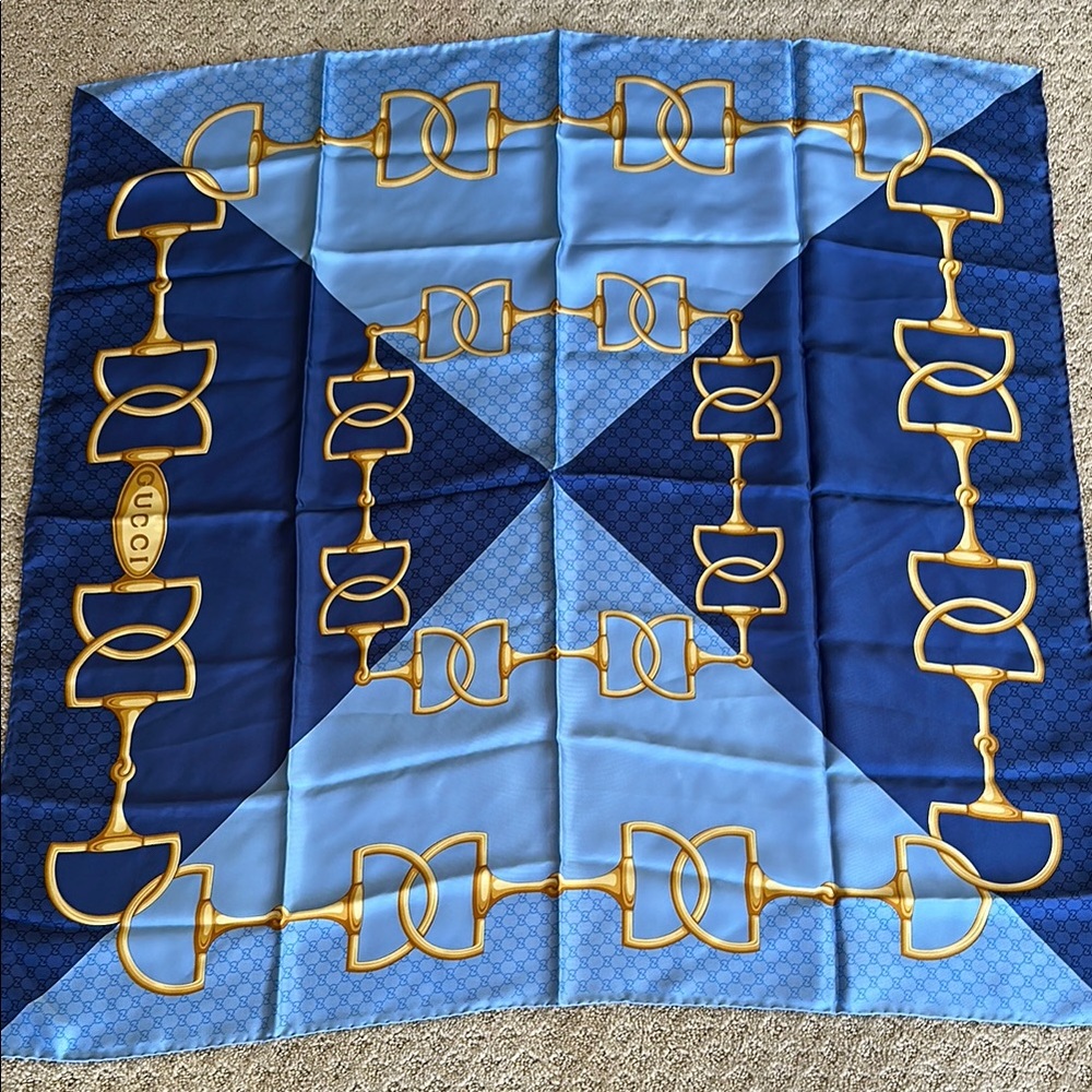 Gucci Iconic Equestrian Horsebit Chain Logo Blue and Gold Patterned Scarf